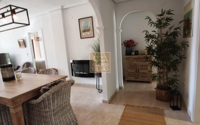 Precioso apartamento de planta baja con terraza grande.